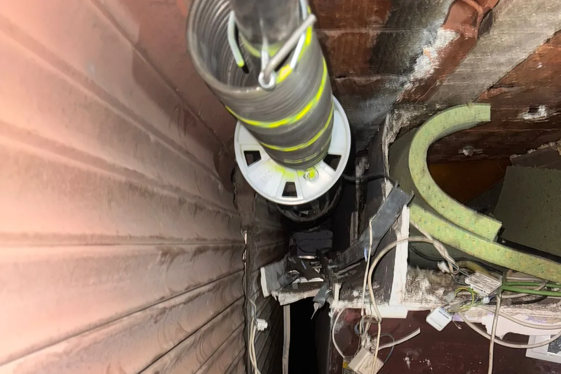 Eje nuevo y cableado de la maniobra dentro del cajon de la persiana